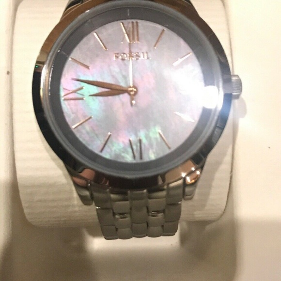 Fossil Iridescent Silver Women’s Watch NWT - Picture 6 of 7